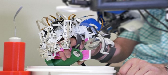 Dispositivo robótico modular y auto-adaptativo para la rehabilitación de la mano y procedimiento de uso