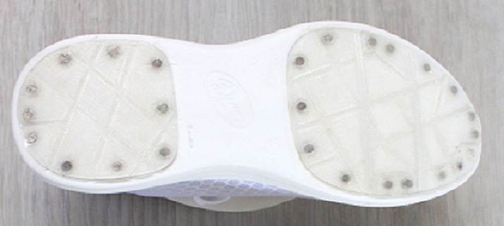Antimicrobial shoe incorporating a removable sole