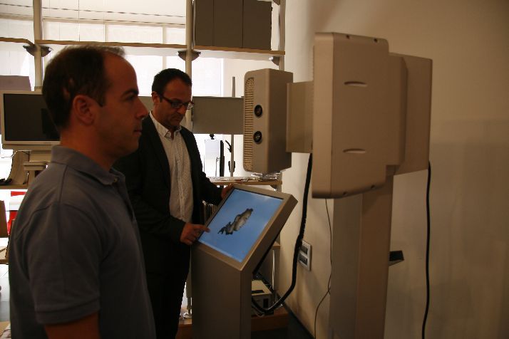 Ultrafast and medium resolution 3D facial scanner for aesthetic and maxillofacial applications